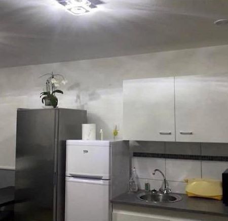 California Hotel Maretz Bagian luar foto